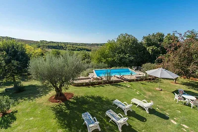 Villa mit privatem Pool und grossem Garten
