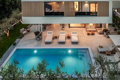 Villa mit Jacuzzi, Sauna und Pool