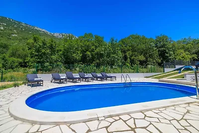 Ferienhaus mit Pool und Klimaanlage