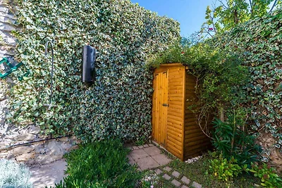 Ferienhaus mit Garten und Klimaanlage