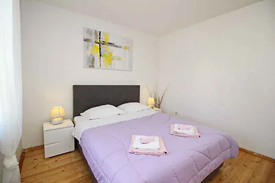 Ferienwohnung mit Balkon, Klimaanlage und