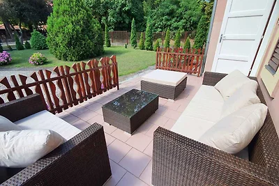 Ferienwohnung mit schönem Garten und einer gr