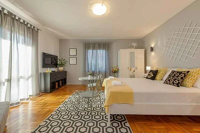 Ferienwohnung mit privatem Pool und Garten in