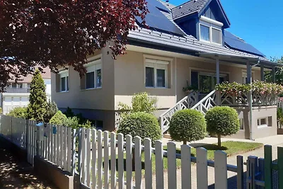 Ferienhaus mit Garten und Grill