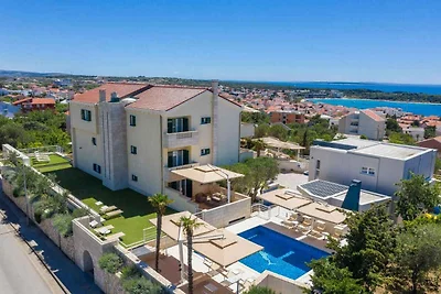 Komfortable Ferienwohnung Tomo mit Meerblick 