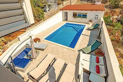 Ferienwohnung mit Pool und Meerblick