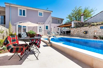 Villa mit Klimaanlage und Pool
