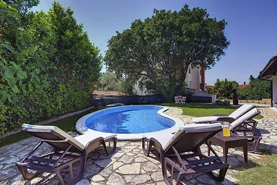 Villa mit Pool und Klimaanlage