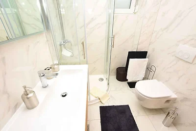 Gemütliche Unterkunft Daisy in Pakoštane mit 