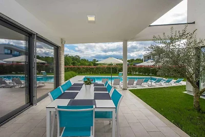 Villa Eine Luxusvilla mit einem kristallklare