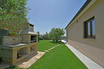 Ferienhaus mit Pool und Klimaanlage