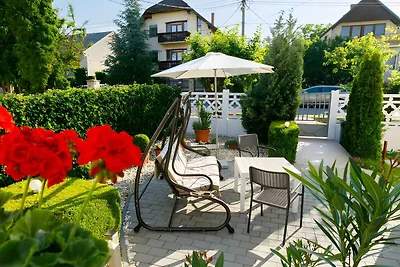 Ferienhaus mit Terasse und Garten
