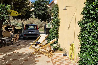 Ferienhaus mit Garten und Klimaanlage