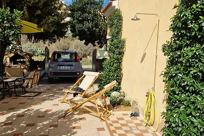 Ferienhaus mit Garten und Klimaanlage