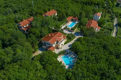 Villa mit Pool und Klimanlage