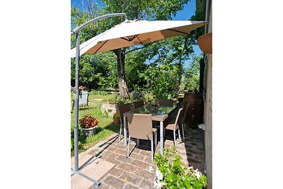 Ferienhaus mit Grill und Pool, teilweise umge