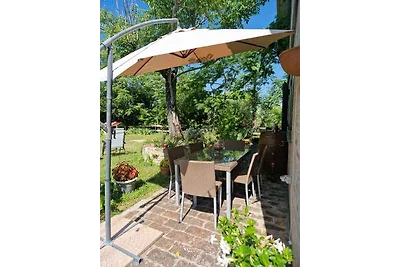 Ferienhaus mit Grill und Pool, teilweise umge