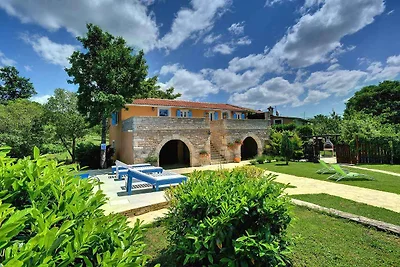 Ferienhaus mit Pool und Klimaanlage