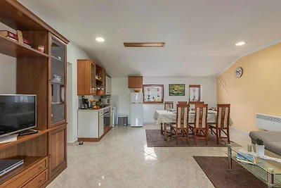 Ferienwohnung mit Pool und Garten zur gemeins