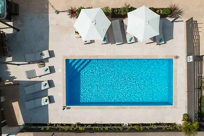Ferienwohnung mit Pool und 100m vom Strand