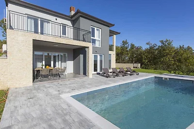 Ferienhaus Villa mit Pool und Grill