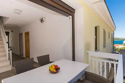 Ferienwohnung mit Garten und Klimaanlage