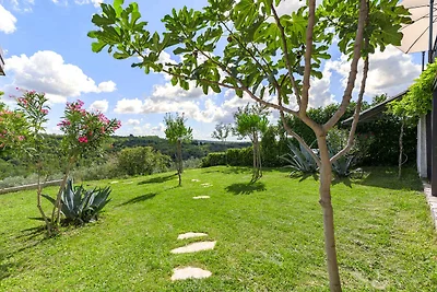 Villa mit Pool und Garten