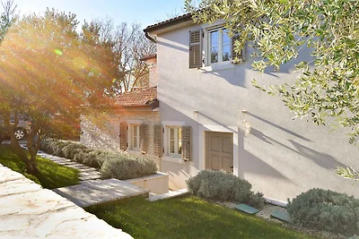Ferienhaus mit Terrasse und Pool