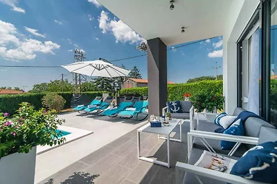 Villa mit Pool und Klimaanlage