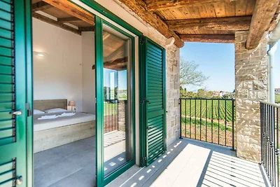 Villa mit Pool und Garten