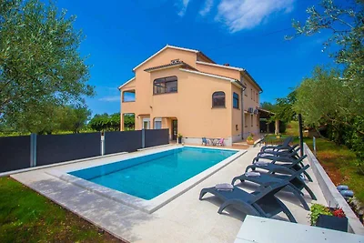 Ferienwohnung mit Pool und Klimaanlage