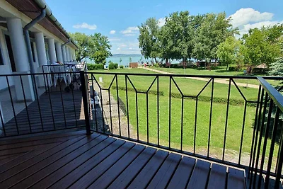 Ferienwohnung direkt am Wasser mit Freistrand