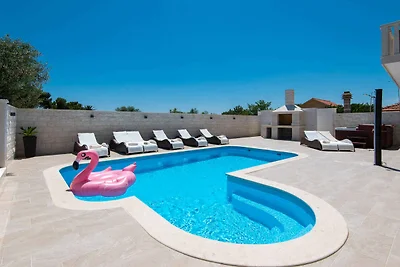 Ferienhaus mit Aussenpool
