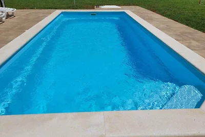 Ferienhaus mit Pool und Garten