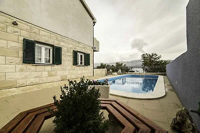 Ferienwohnung mit Pool und Klimaanlage