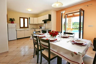 Villa mit Pool und Klimaanlage