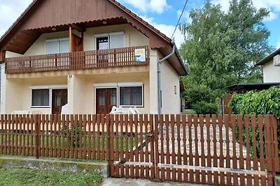 Ferienhaus mit moderner Einrichtung