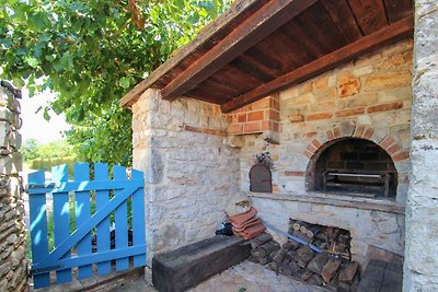 Ferienhaus mit schöner Terrasse mit Tisch und