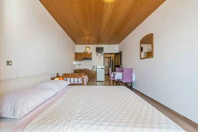 Studio mit gemeinsamer Terrasse direkt am