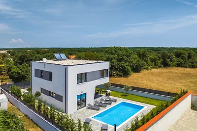 Villa mit Aussenpool