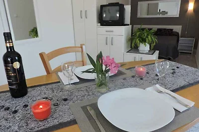 Neu renoviertes Studio-Apartment mit Terrasse