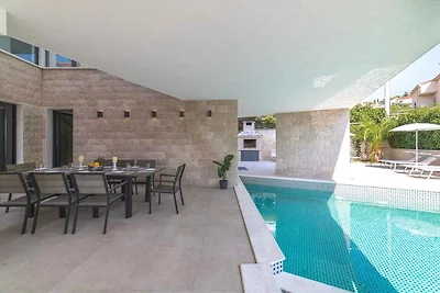 Villa mit Pool