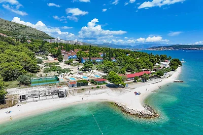 Charmante Ferienwohnung Medena in Seget Donji