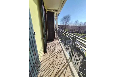 Studio mit Klimaanlage und Balkon