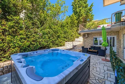 Ferienwohnung mit Whirlpool und gemütlicher