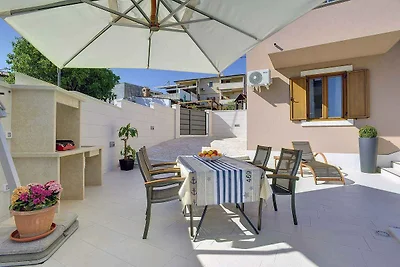 Ferienhaus mit Pool und Klimaanlage