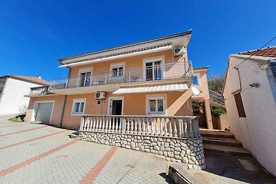 Ferienwohnung mit Terrase und Klimaanlage