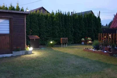 Ferienhaus mit Gartendusche und Gartenpavilon