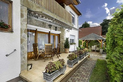 Ferienhaus mit Gartenpavilon und WLAN