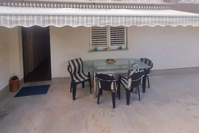 Ferienwohnung mit Terrasse und grossem Hof